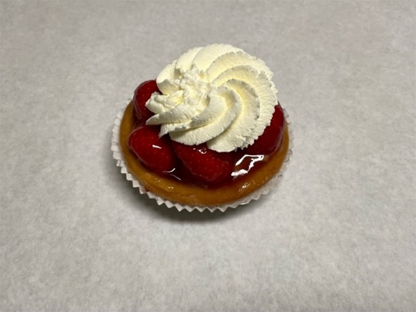 Aardbeienvlaaitje met slagroom
